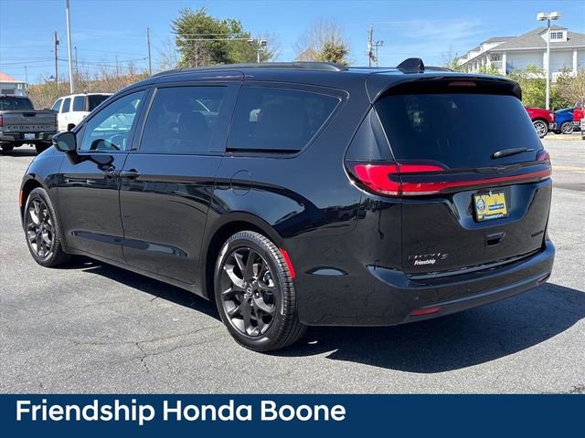 Used 2025 Chrysler Pacifica Limited FWD image 24