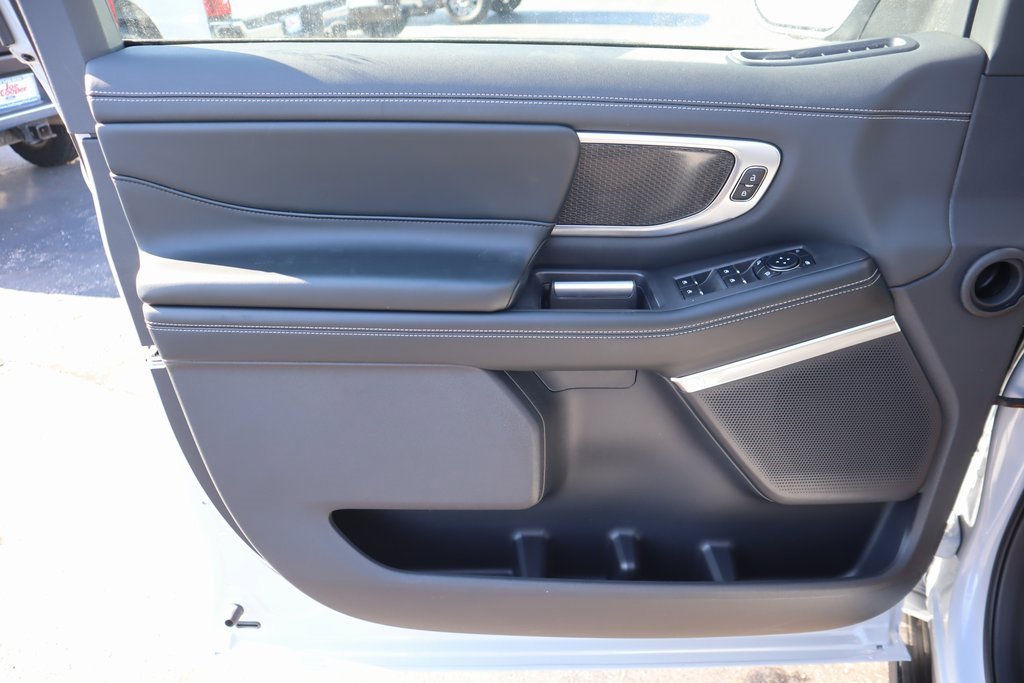 New 2025 Ford Expedition Platinum w/ Stealth Appearance Package image 17