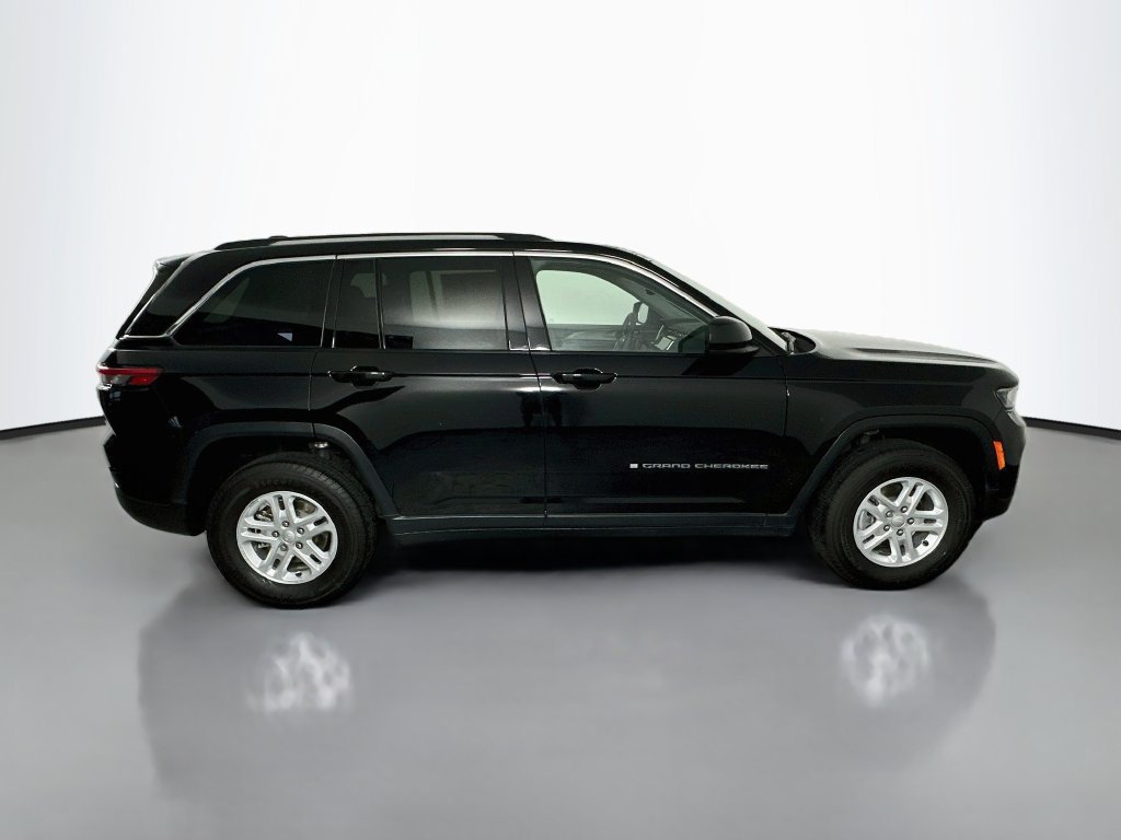 Used 2023 Jeep Grand Cherokee Laredo w/ Trailer Tow Prep Group (B) AWD/4WD image 8