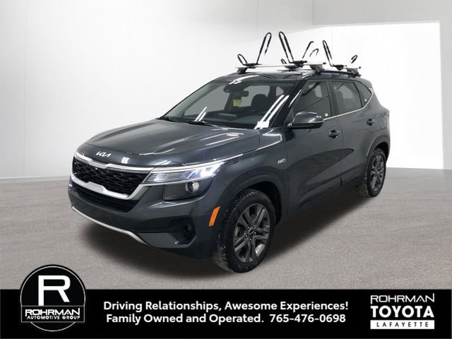 Used 2023 Kia Seltos S w/ Navigation Package image 2