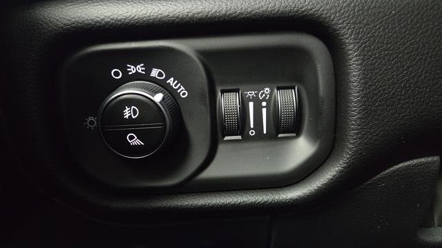New 2026 RAM 1500 4x4 Crew Cab image 30
