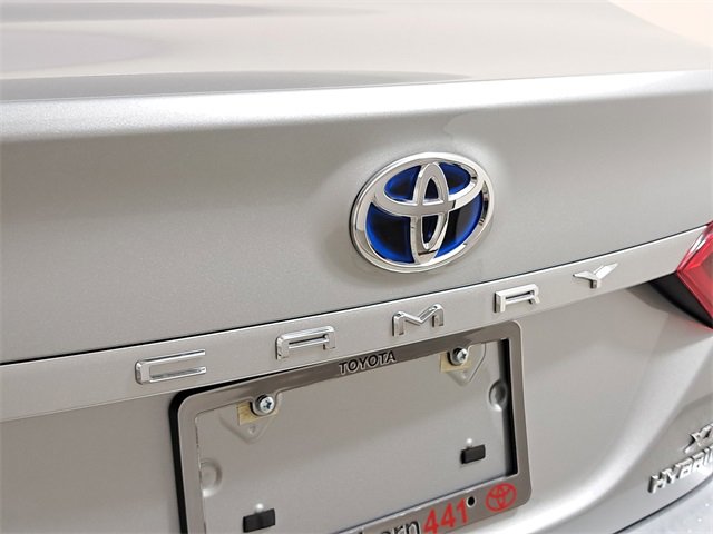 Used 2021 Toyota Camry XLE w/ Navigation Upgrade Package image 9