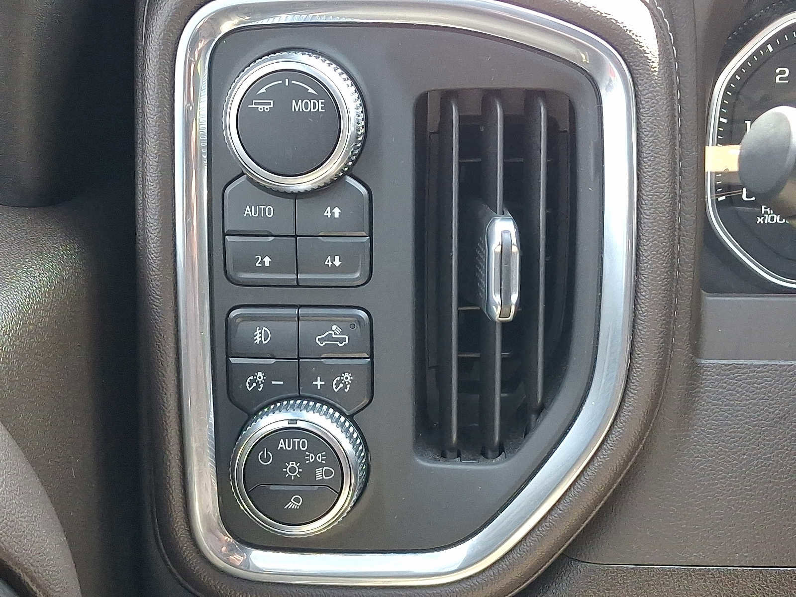 Used 2022 GMC Sierra 3500 SLT w/ SLT Premium Package AWD/4WD image 25