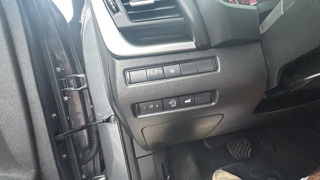 Used 2025 Nissan Rogue SV AWD/4WD image 13