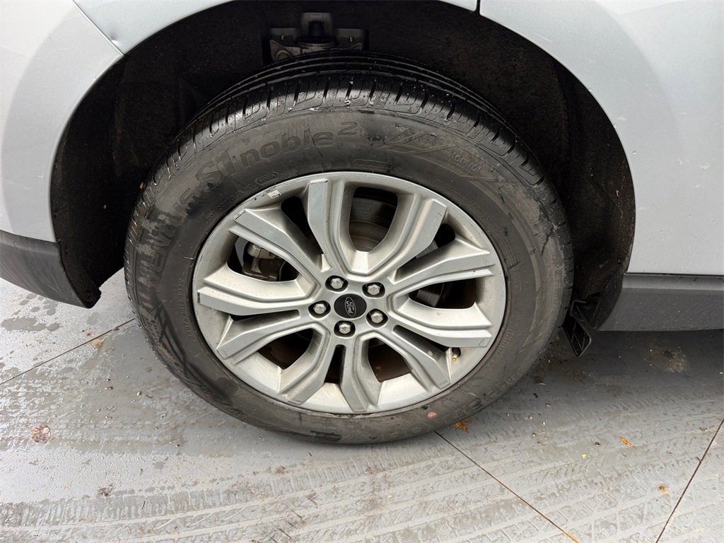 Used 2024 Ford Edge Titanium image 35