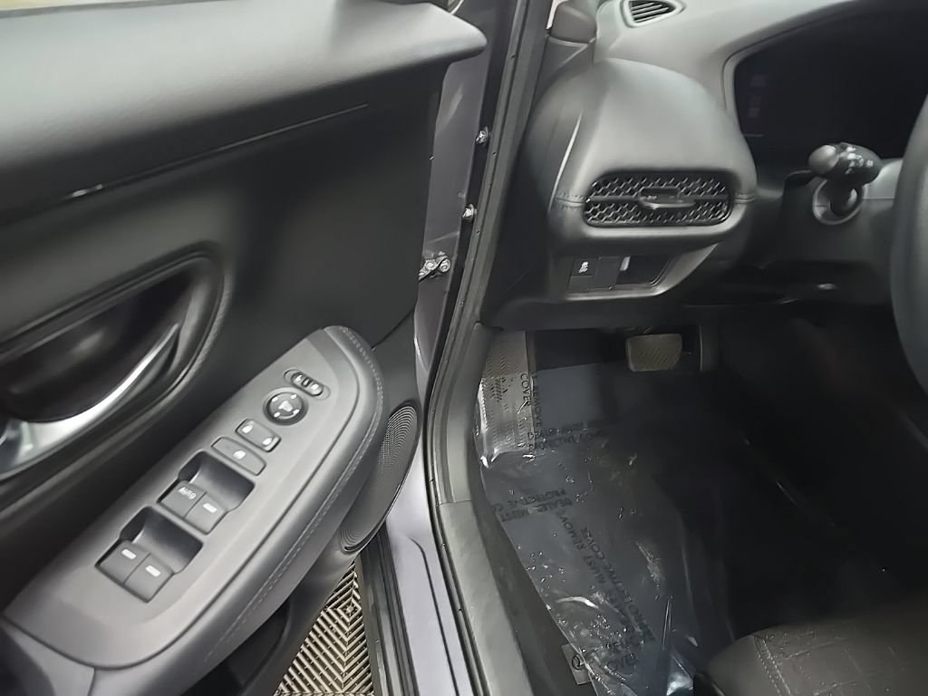 Used 2023 Honda HR-V LX image 29