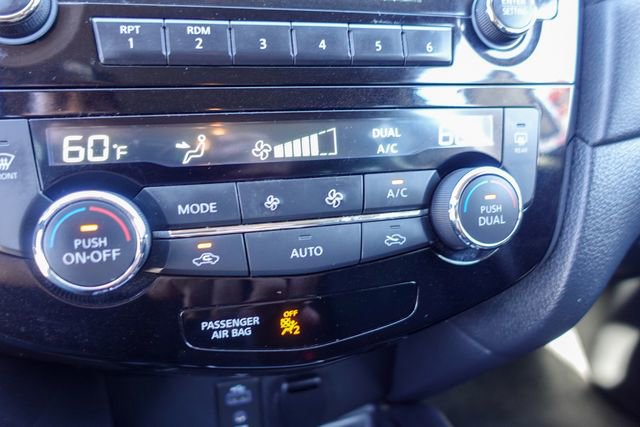 Used 2017 Nissan Rogue SV image 19