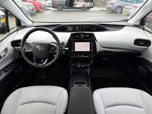 Used 2020 Toyota Prius LE image 27