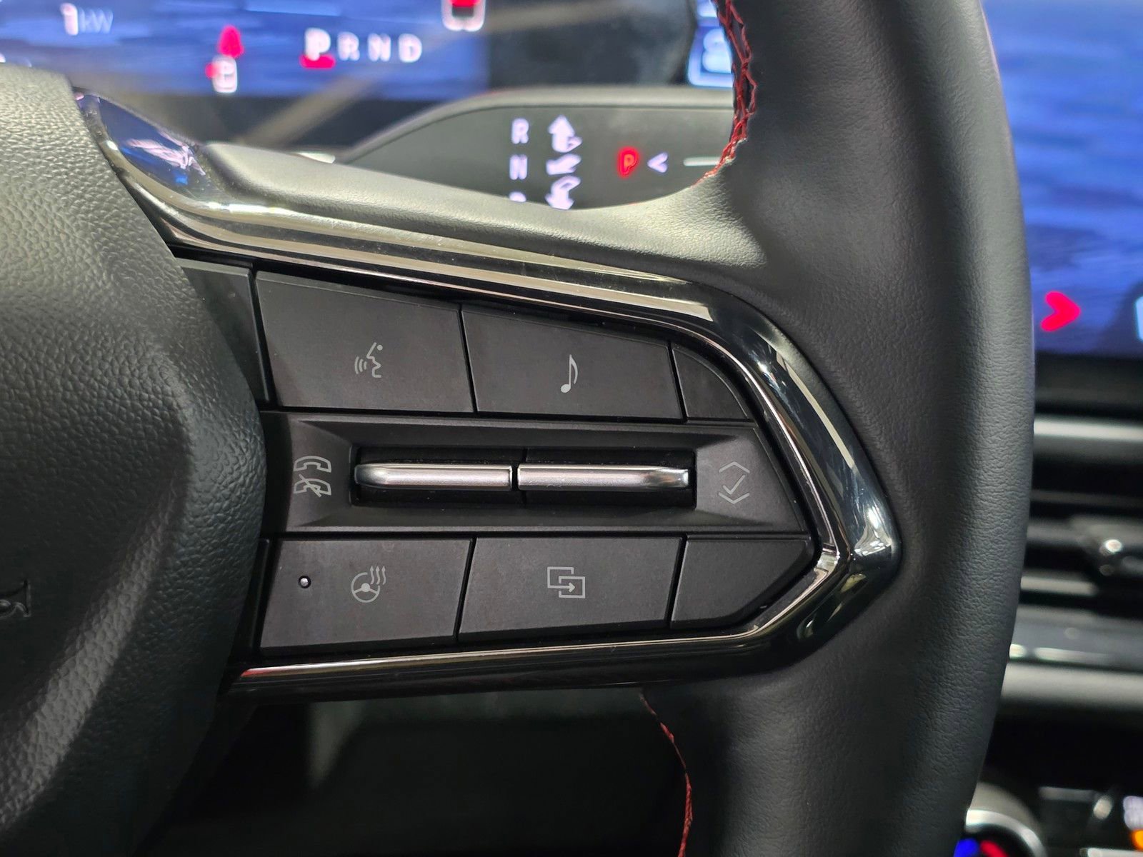 Used 2025 Chevrolet Equinox EV RS w/ Convenience Package II image 33