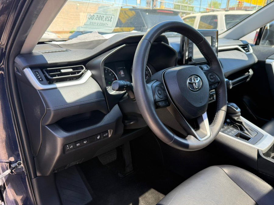 Used 2022 Toyota RAV4 XLE Premium AWD/4WD image 13