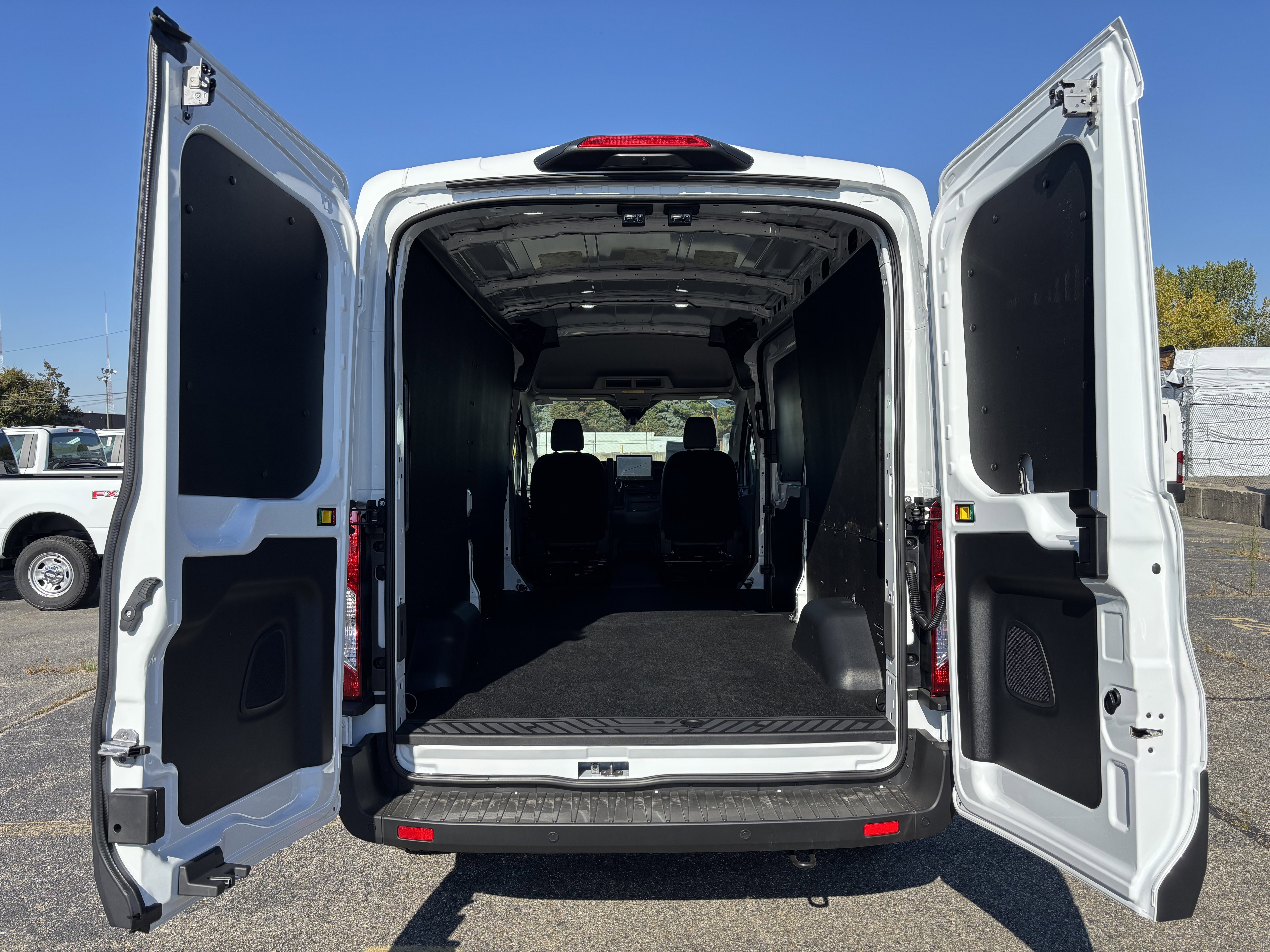 New 2025 Ford Transit 250 148 Medium Roof image 10
