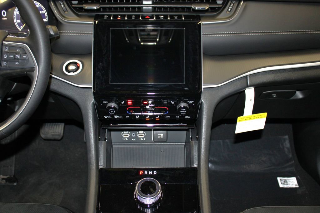 New 2025 Jeep Grand Cherokee Laredo image 13