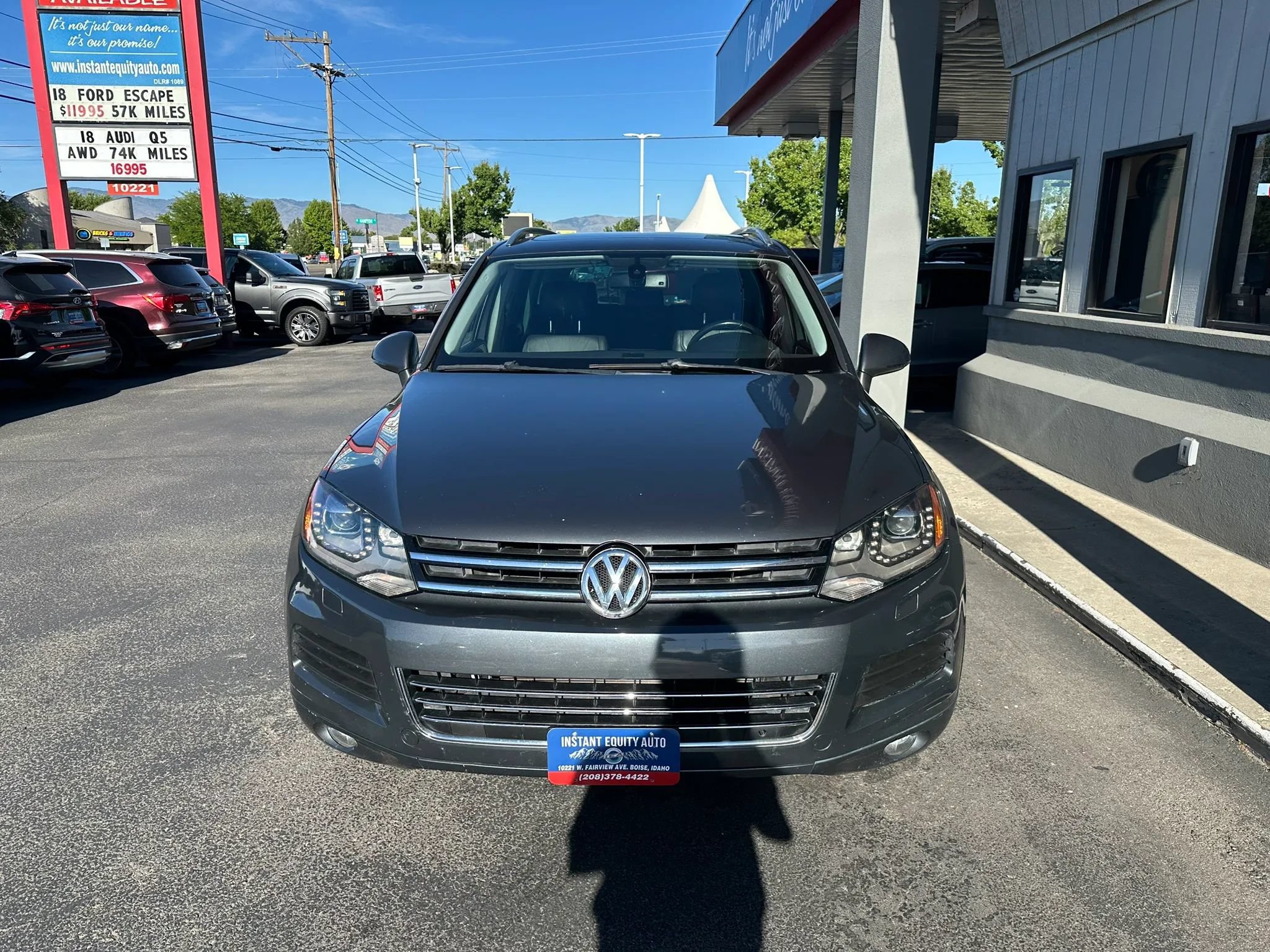 Used 2014 Volkswagen Touareg TDI AWD/4WD image 3