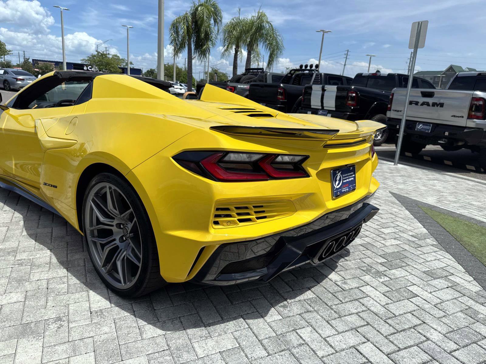 Used 2025 Chevrolet Corvette Z06 RWD image 9
