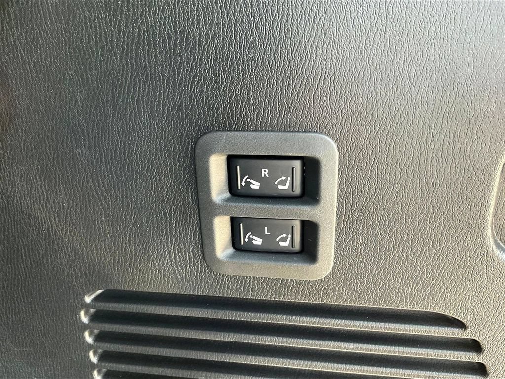 Used 2022 Nissan Armada Platinum w/ Captain's Chairs Package RWD image 41