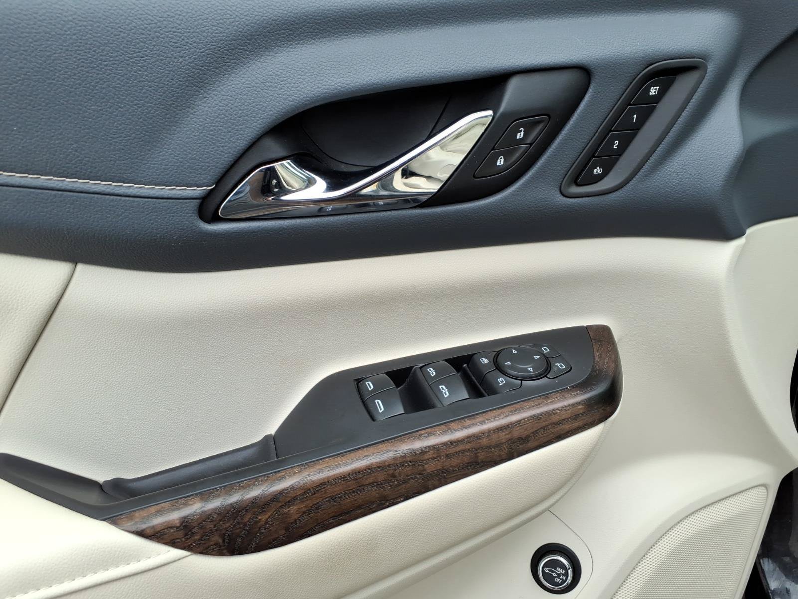 Used 2021 GMC Acadia Denali w/ Denali Technology Package FWD image 8