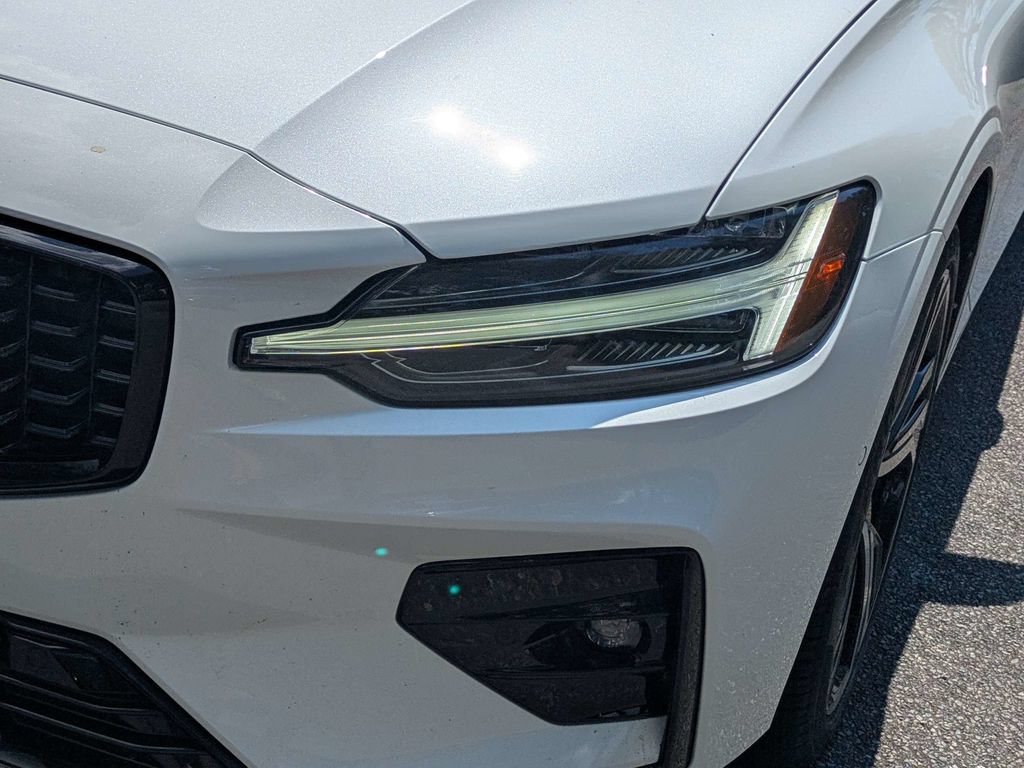 Certified 2025 Volvo S60 B5 Plus AWD/4WD image 9