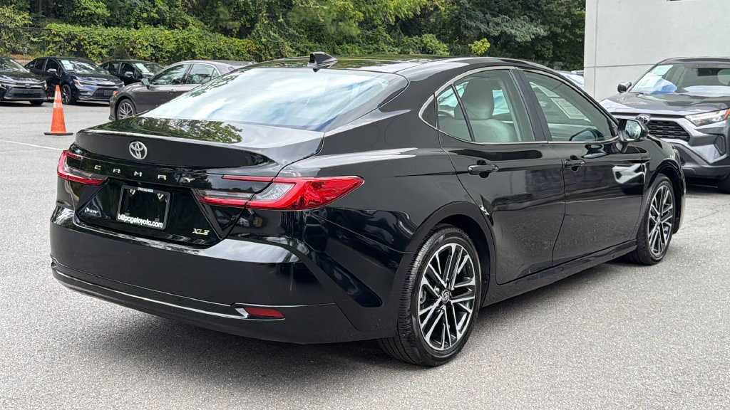 Used 2025 Toyota Camry XLE FWD image 4