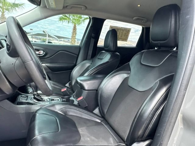 Certified 2020 Jeep Cherokee Latitude Plus w/ Comfort/Convenience Group FWD image 20