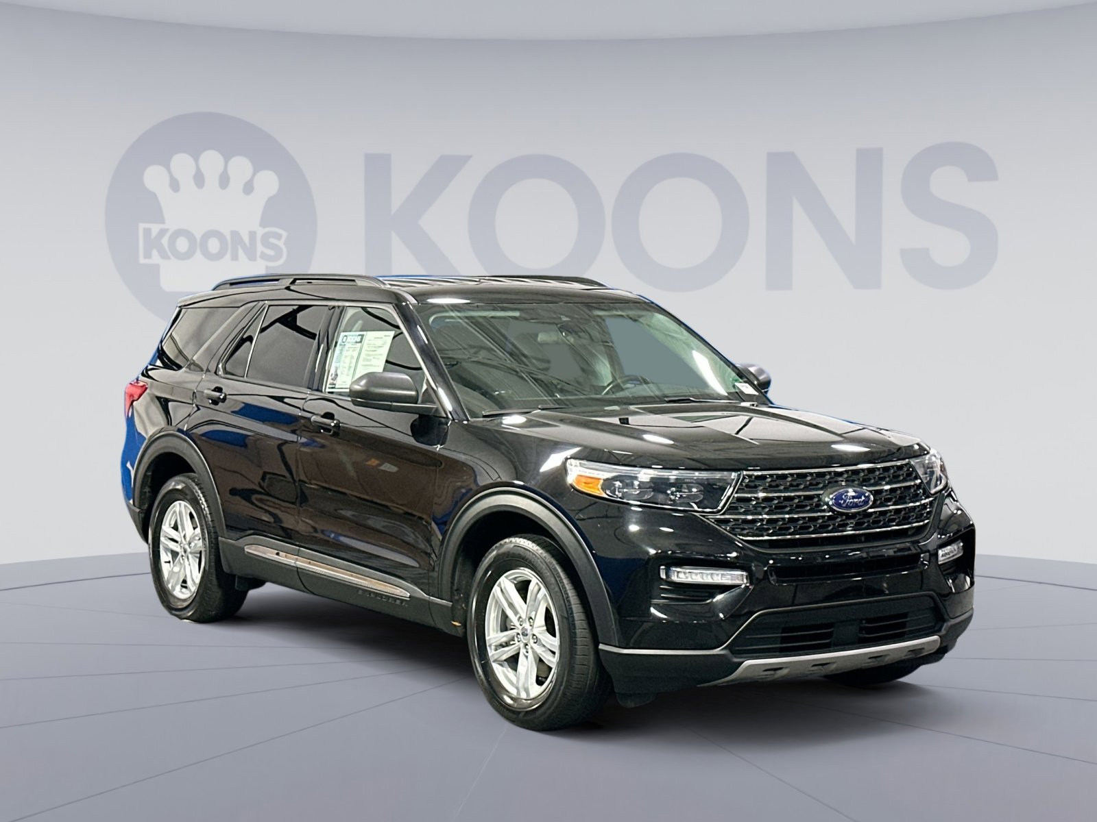 Used 2022 Ford Explorer XLT w/ Equipment Group 202A image 10