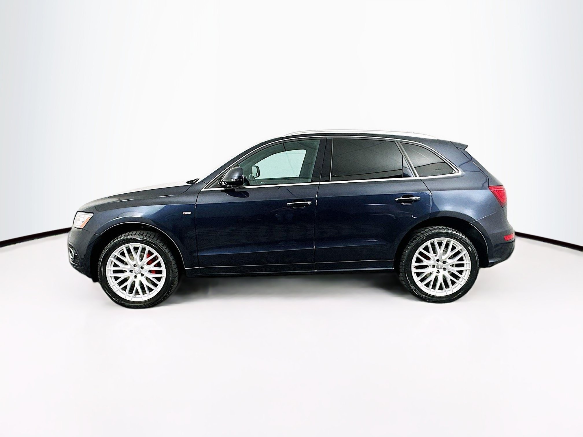 Used 2017 Audi Q5 2.0T Premium Plus w/ Technology Package AWD/4WD image 4