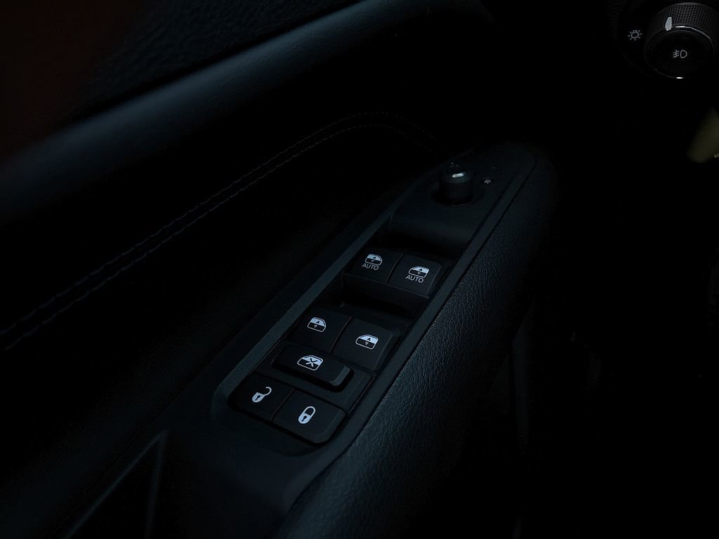 New 2026 Jeep Compass Latitude image 13