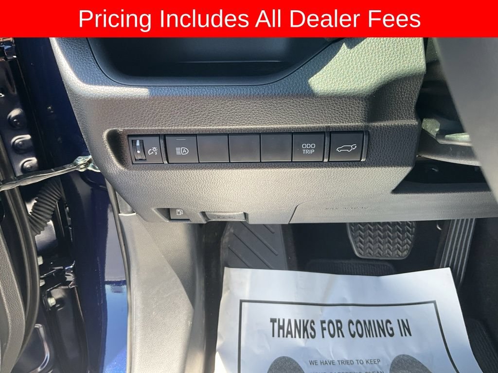 Used 2025 Toyota RAV4 XSE AWD/4WD image 7