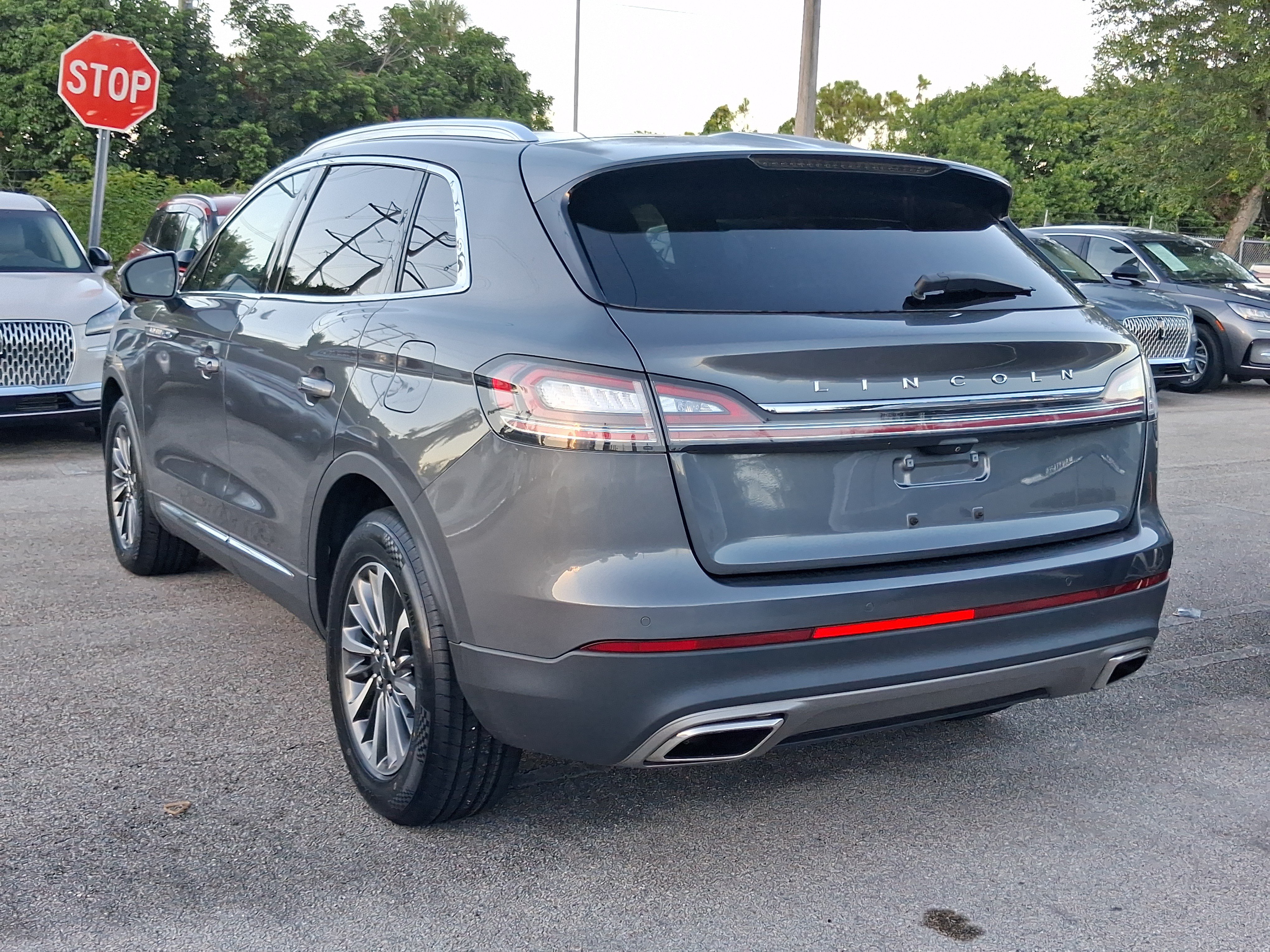 Certified 2023 Lincoln Nautilus FWD image 3