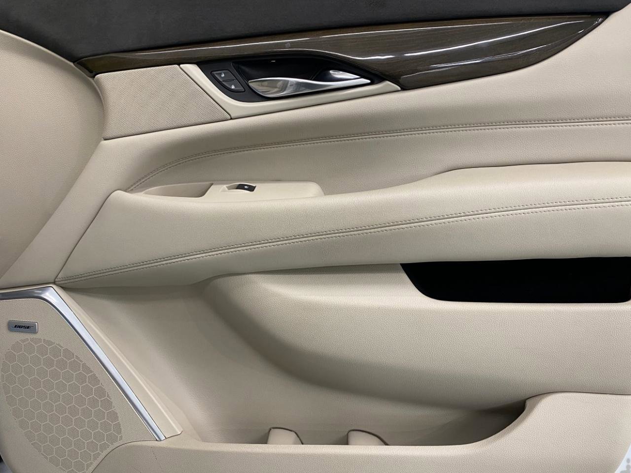 Used 2020 Cadillac Escalade Premium Luxury image 16