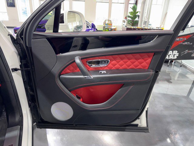 Used 2018 Bentley Bentayga image 66
