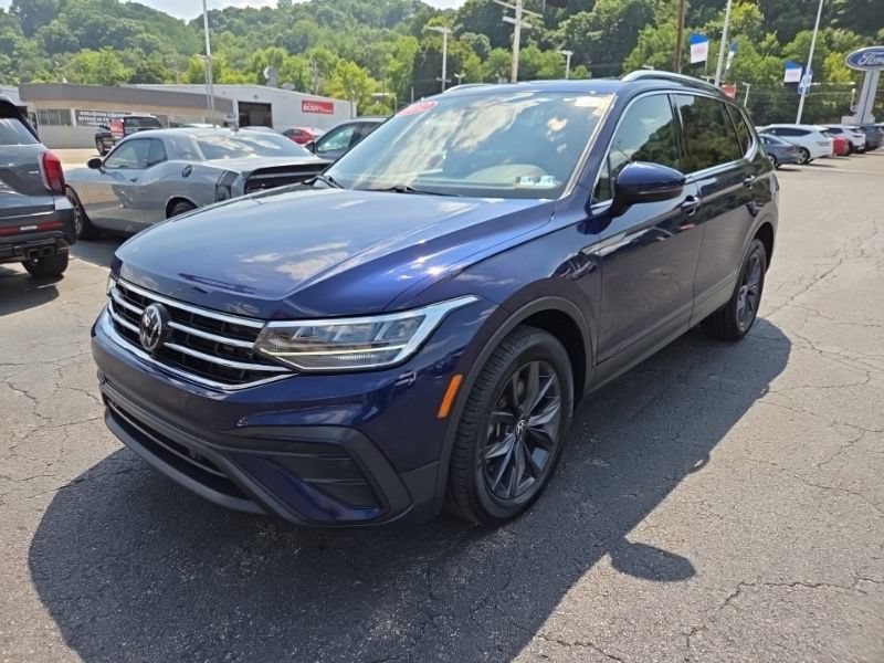 Used 2022 Volkswagen Tiguan SE w/ Panoramic Sunroof Package AWD/4WD image 3