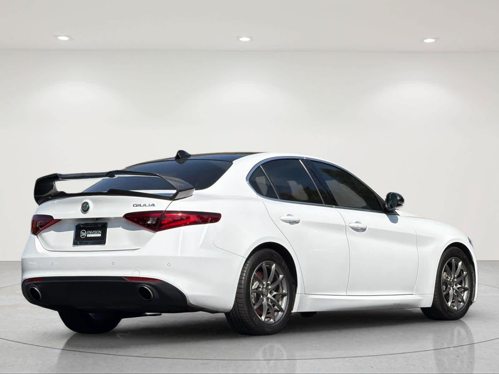 Used 2017 Alfa Romeo Giulia RWD image 5