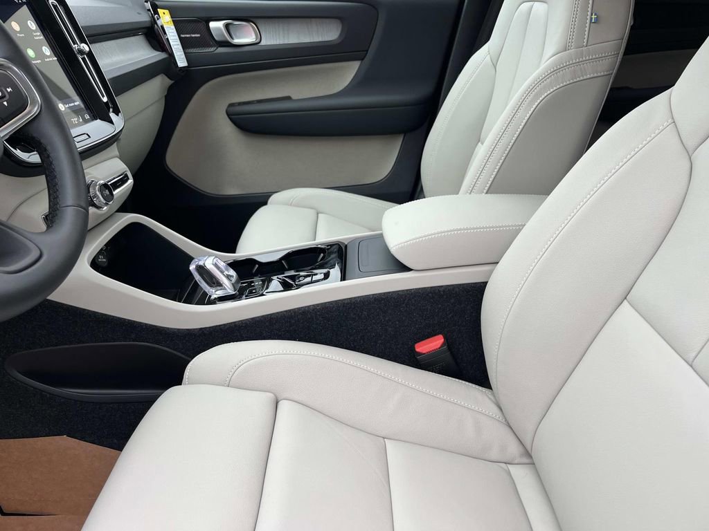 New 2026 Volvo XC40 B5 Ultra w/ Climate Package image 24