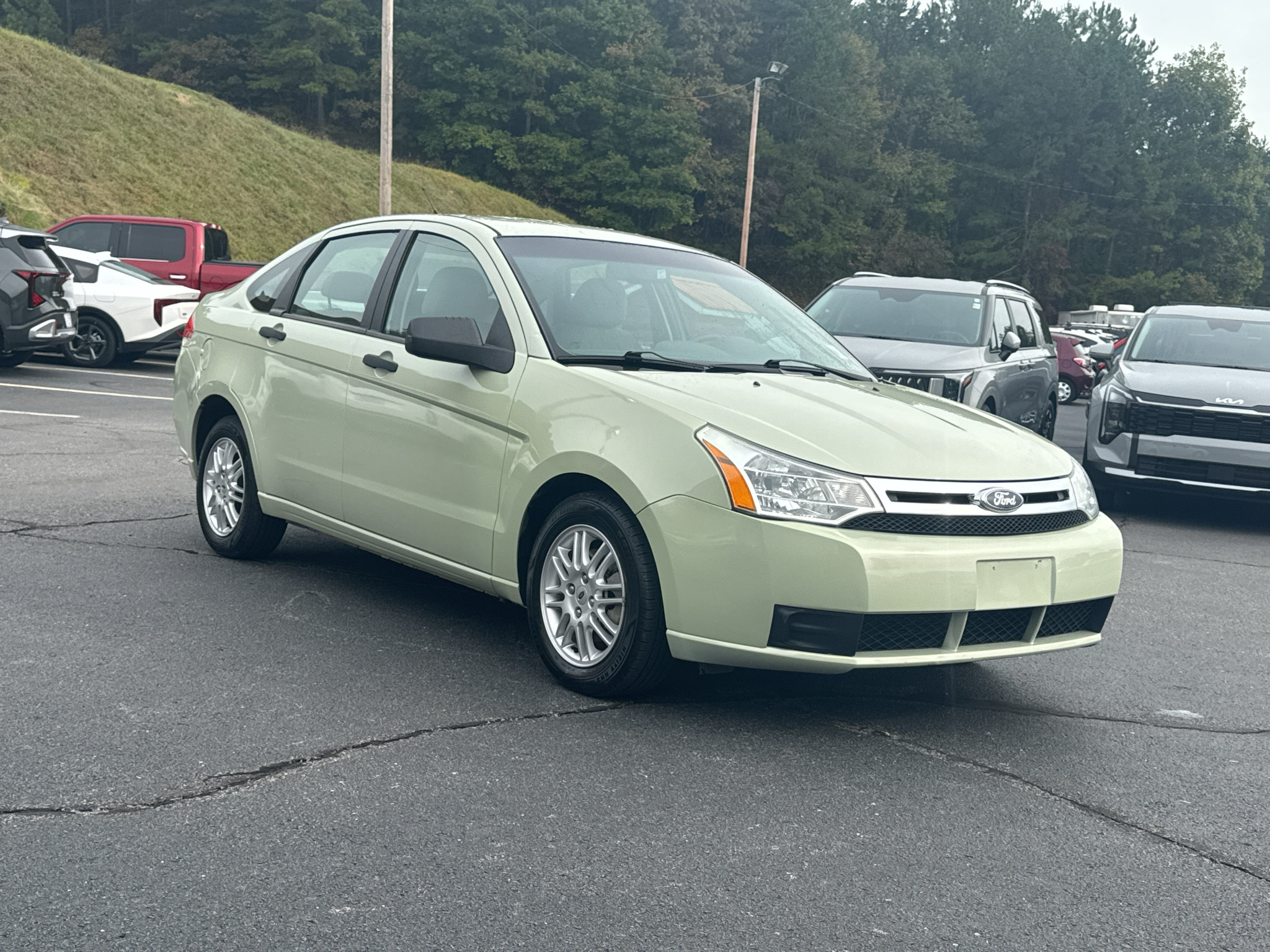 Used 2011 Ford Focus SE w/ 201A Rapid Spec Order Code FWD image 3