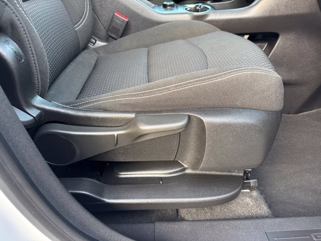 Used 2024 GMC Terrain SLE AWD/4WD image 29