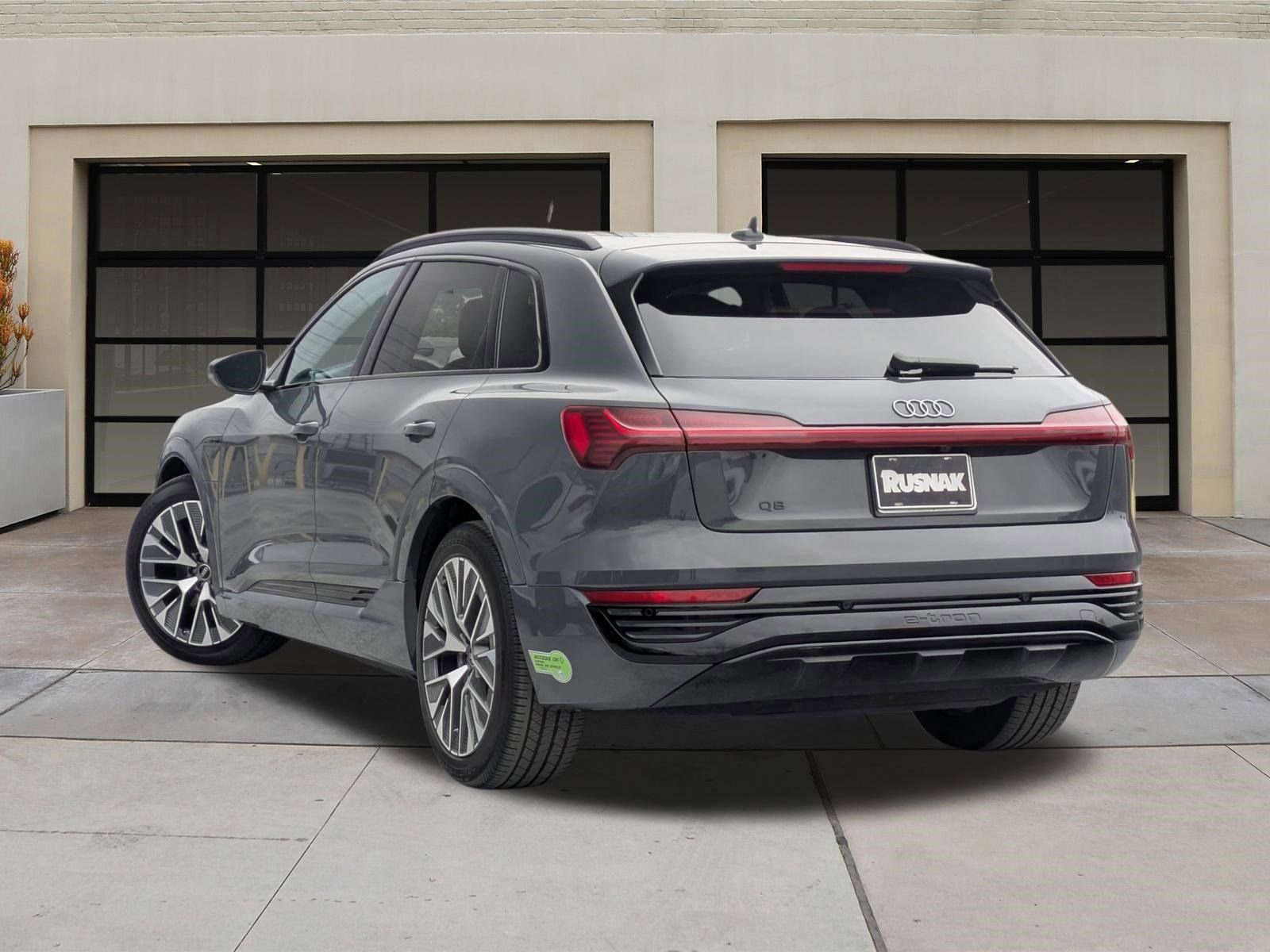 Used 2024 Audi Q8 e-tron Prestige w/ Prestige Package AWD/4WD image 2