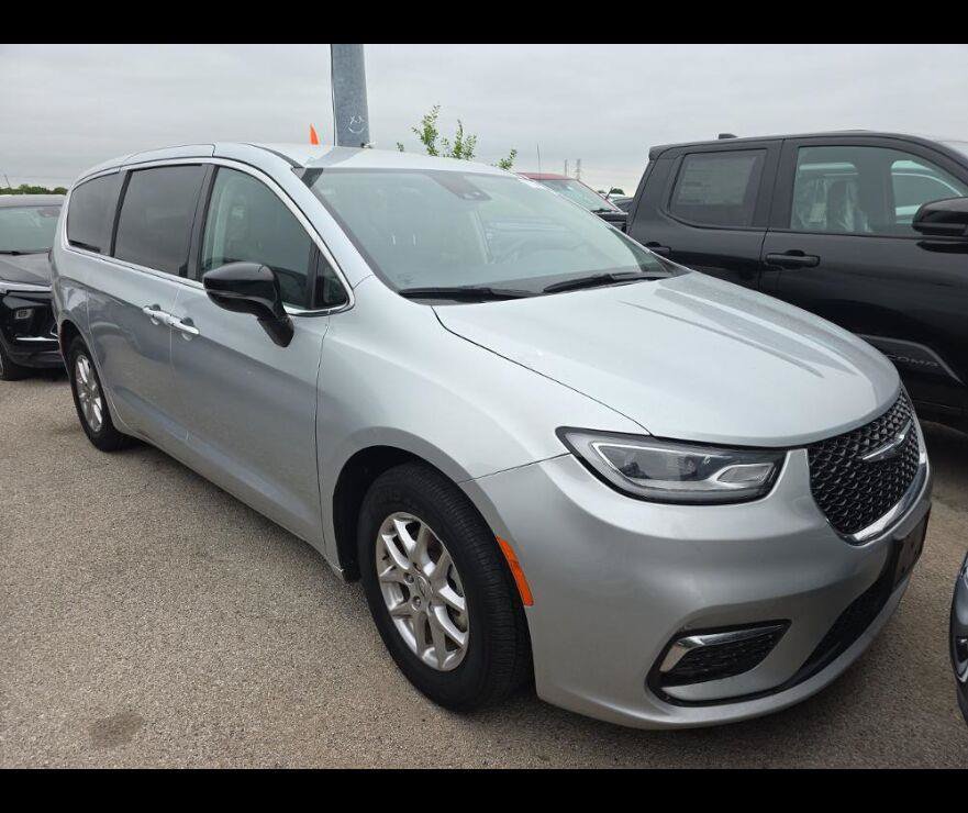 Used 2024 Chrysler Pacifica Touring-L