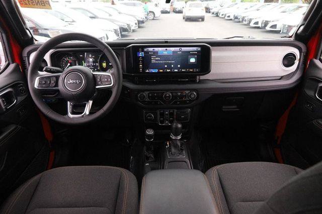 Used 2025 Jeep Wrangler Unlimited Sahara AWD/4WD image 22