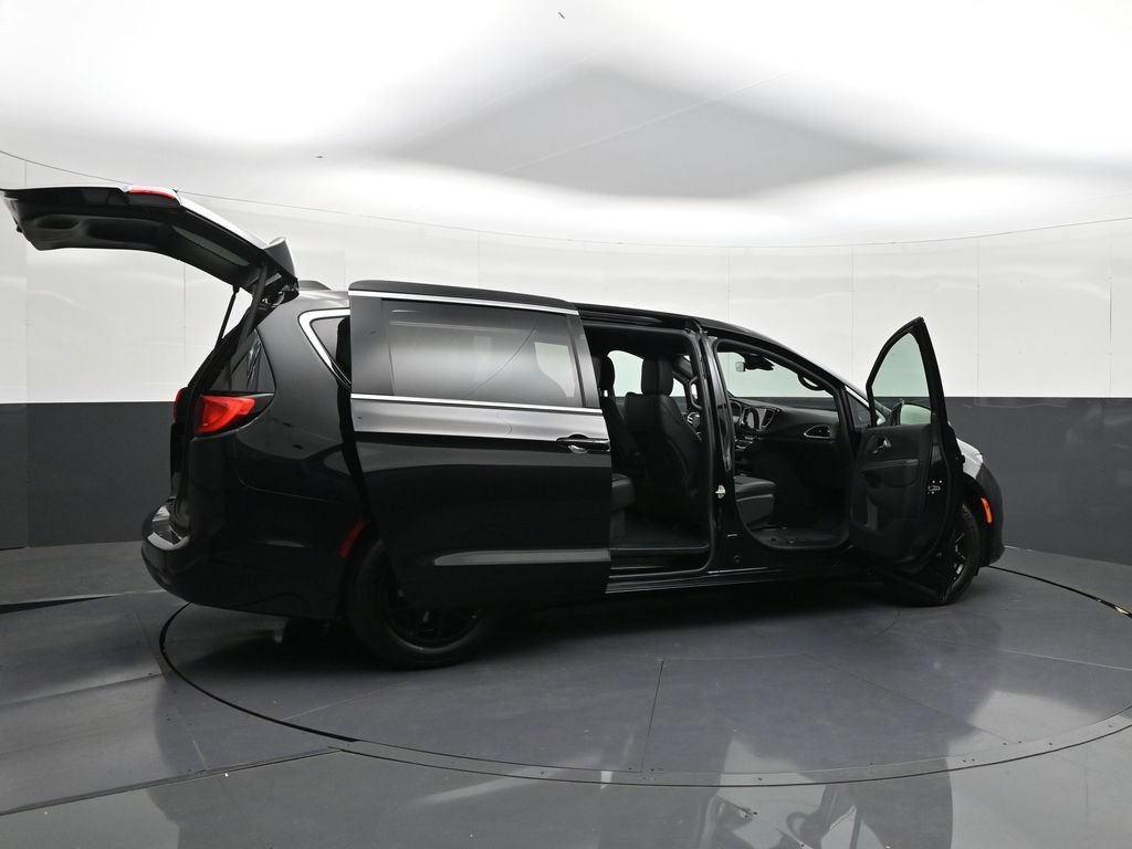 Used 2026 Chrysler Voyager LX FWD image 42