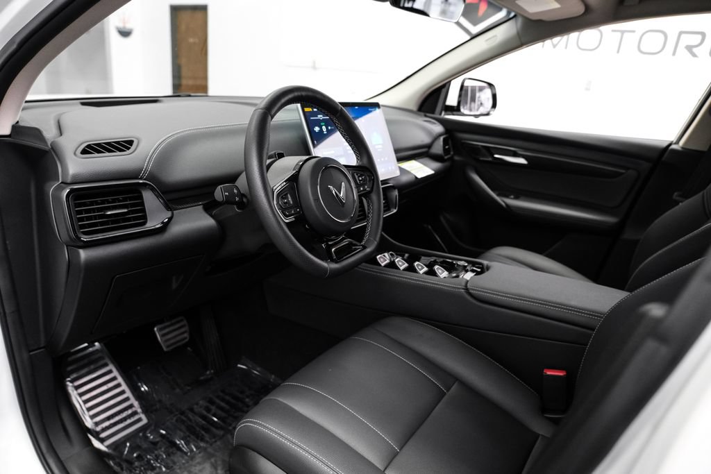 Used 2023 VinFast VF 8 Eco AWD/4WD image 3