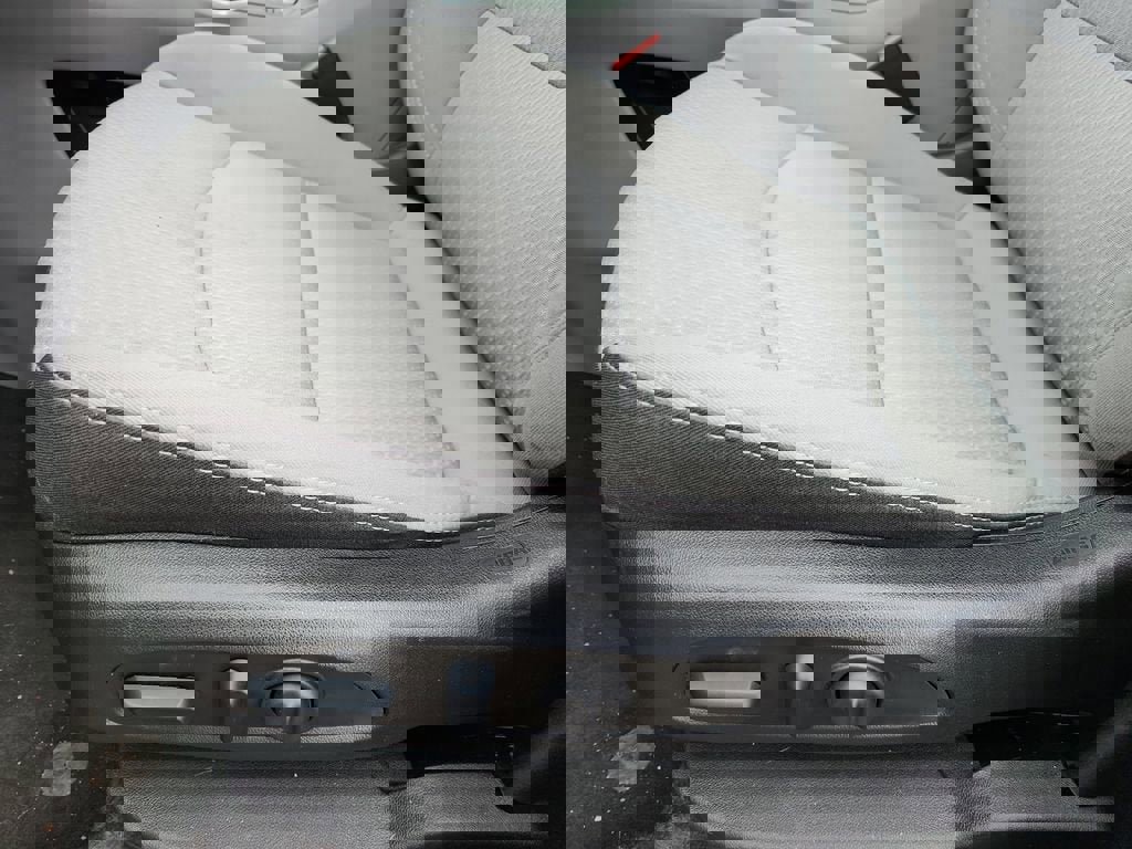 Used 2023 GMC Terrain SLE w/ Driver Convenience Package image 20