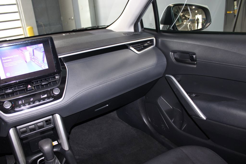 Used 2023 Toyota Corolla Cross LE FWD image 23