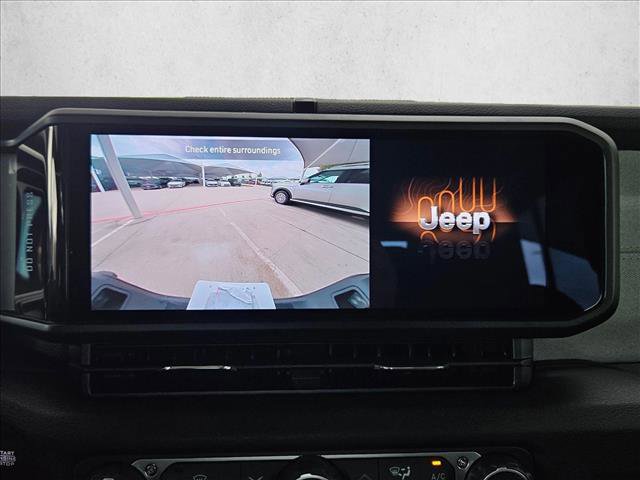 Used 2025 Jeep Gladiator Sport AWD/4WD image 12