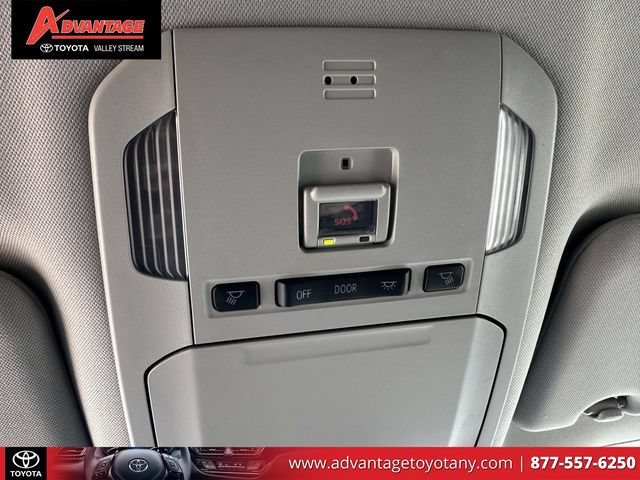 Used 2023 Toyota Highlander LE FWD image 39