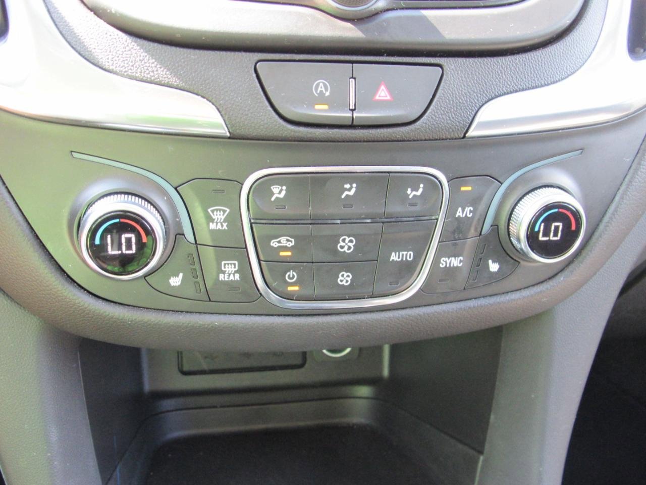 Used 2024 Chevrolet Equinox LT image 24