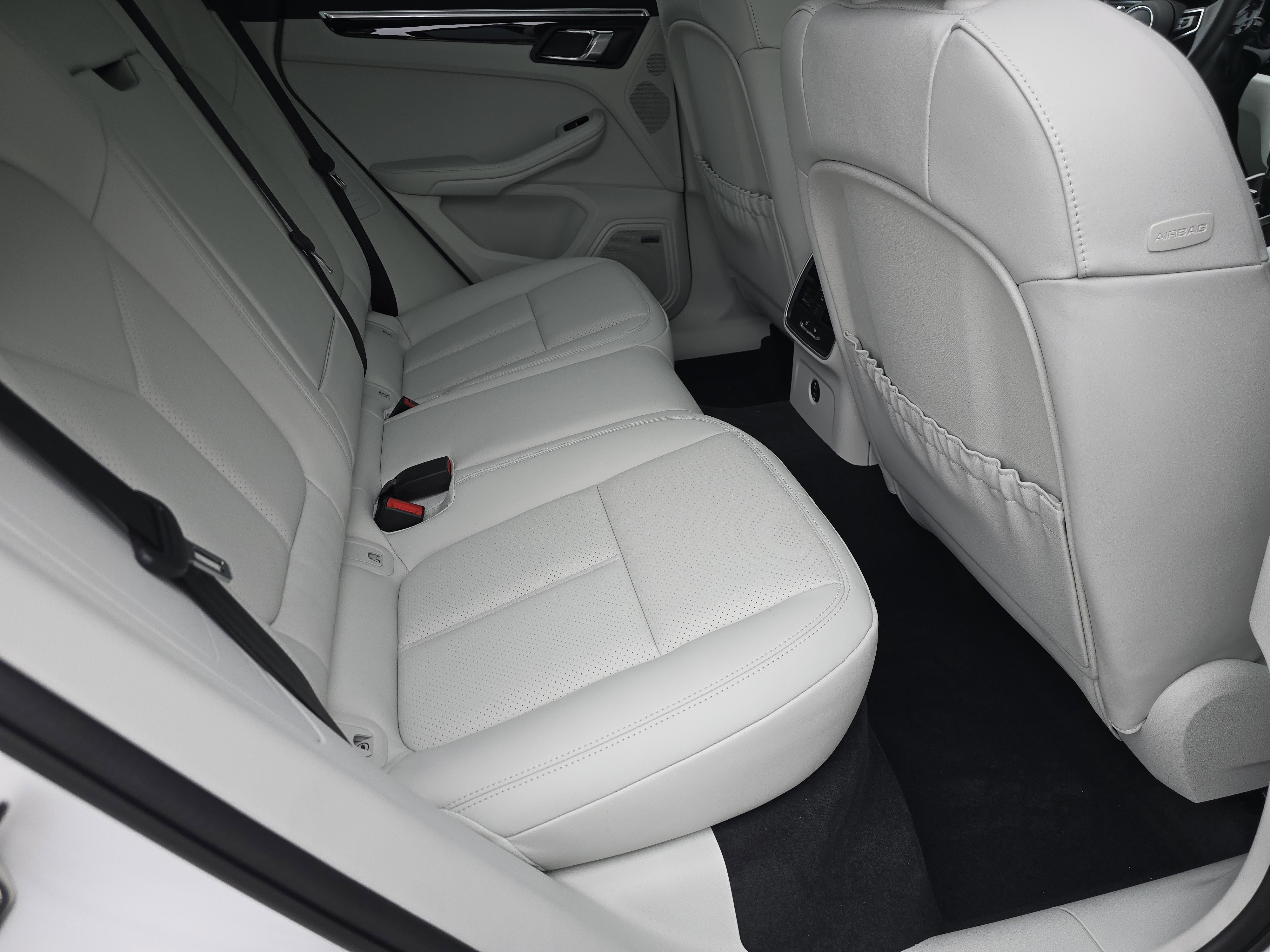 New 2026 Porsche Macan S image 14