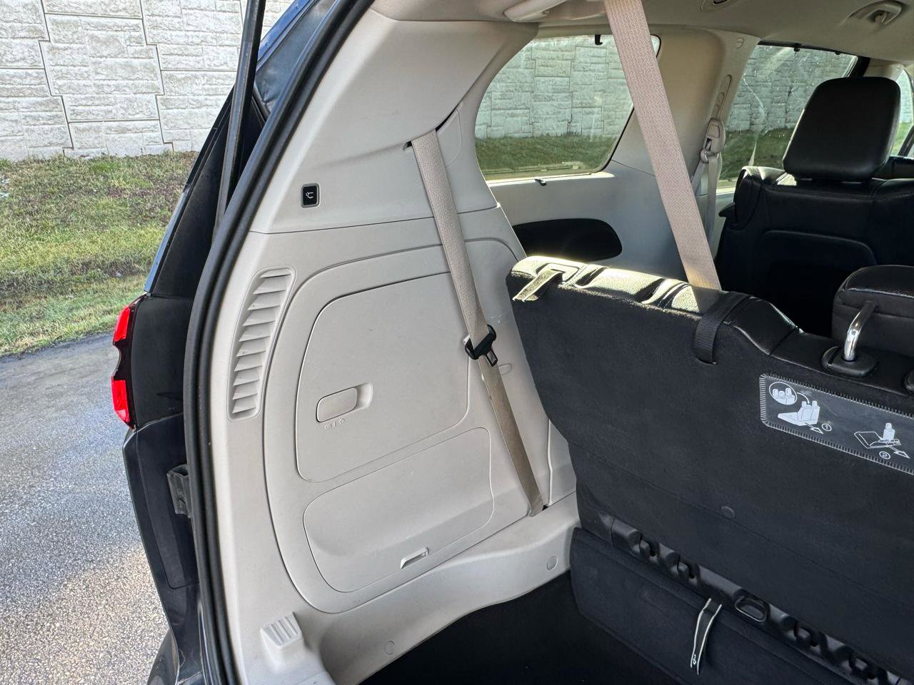 Used 2021 Chrysler Pacifica Touring-L FWD image 50