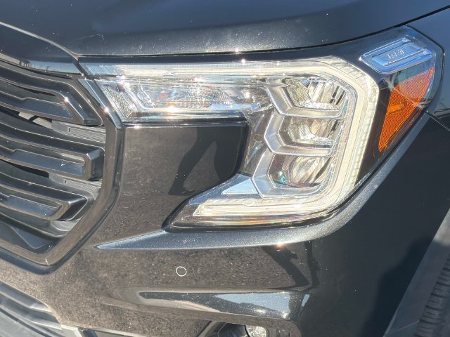 Used 2022 GMC Terrain SLT w/ Infotainment Package II FWD image 9