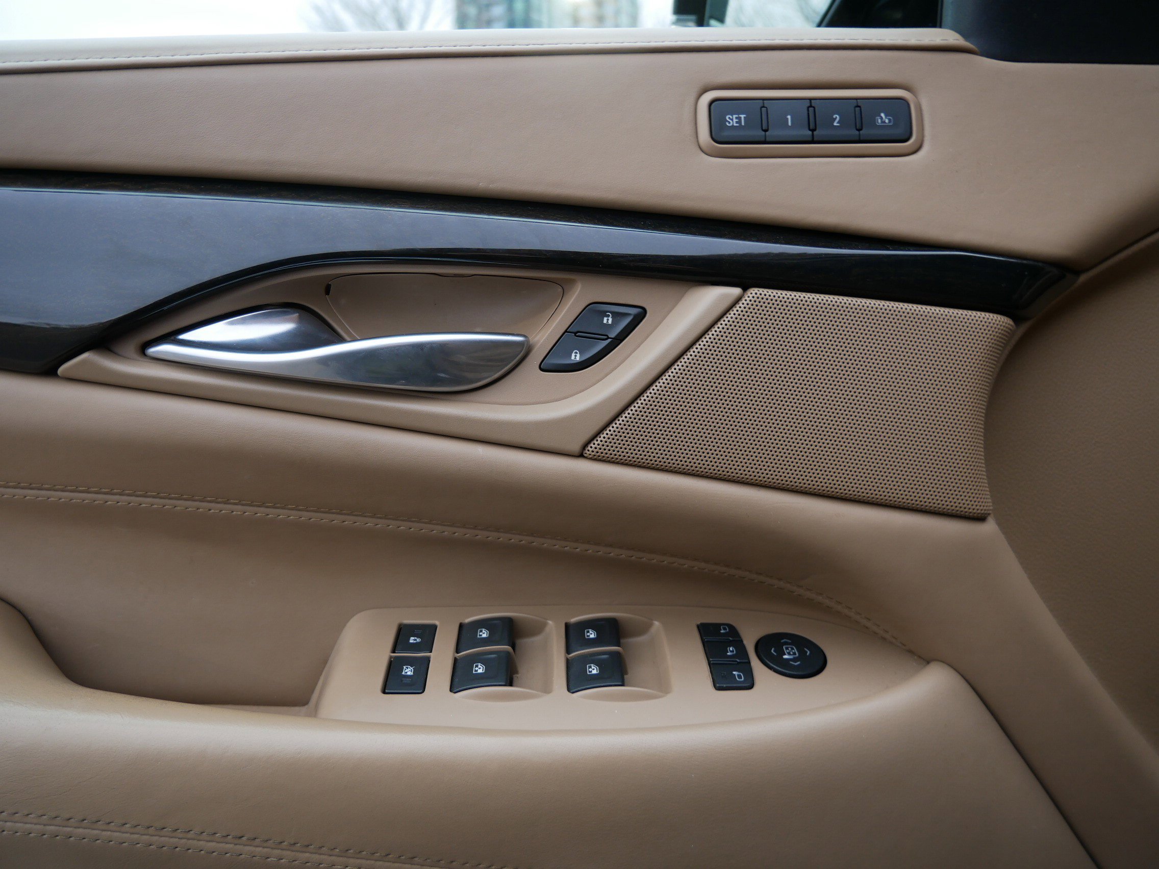 Used 2018 Cadillac Escalade Platinum AWD/4WD image 9