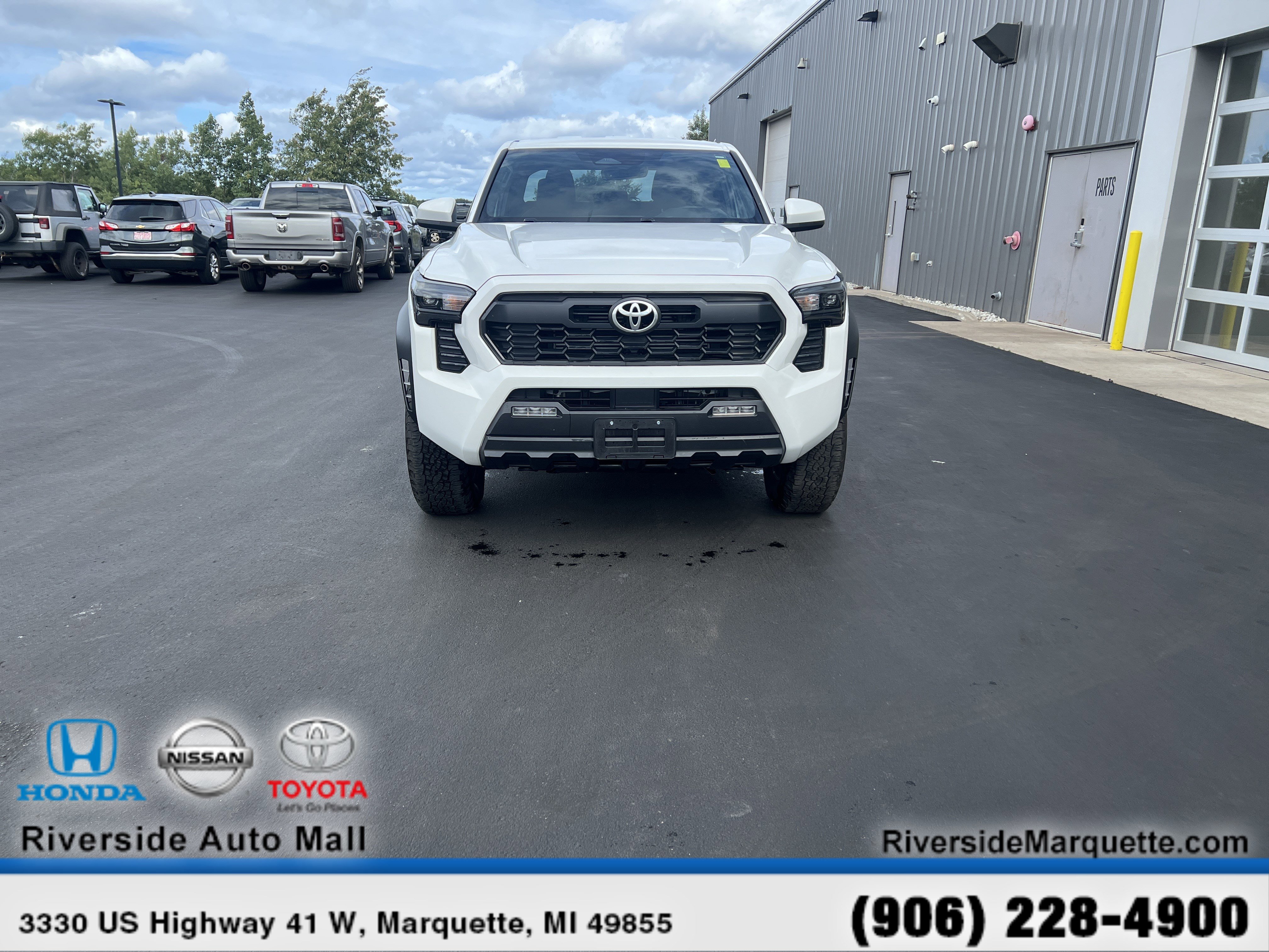 Used 2024 Toyota Tacoma TRD Off-Road image 2